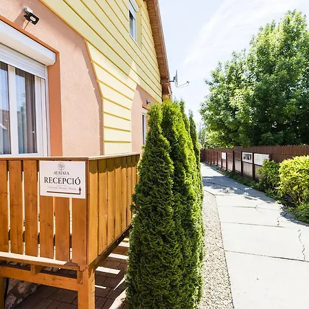 Almafa Apartmanhaz *