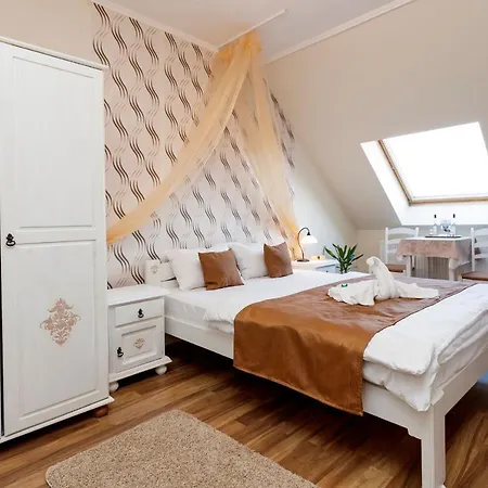 Almafa Apartmanhaz إغير