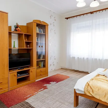 Almafa Apartmanhaz شقة إغير