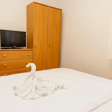 Almafa Apartmanhaz شقة