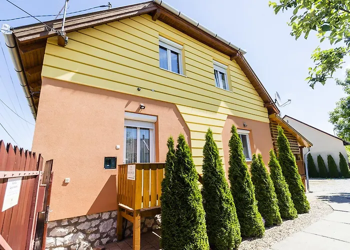 Almafa Apartmanhaz 아파트 에게르