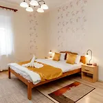 Appartement Almafa Apartmanhaz