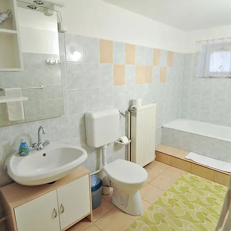 Almafa Apartmanhaz אגר