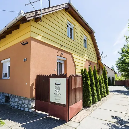 Almafa Apartmanhaz *