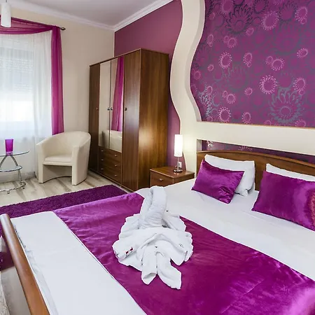 Almafa Apartmanhaz דירה