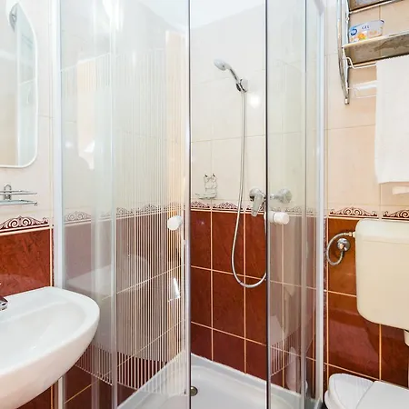 Almafa Apartmanhaz אגר