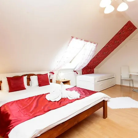 Almafa Apartmanhaz דירה *