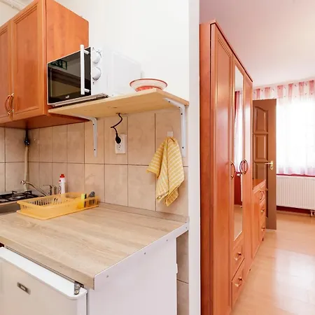 Almafa Apartmanhaz אגר